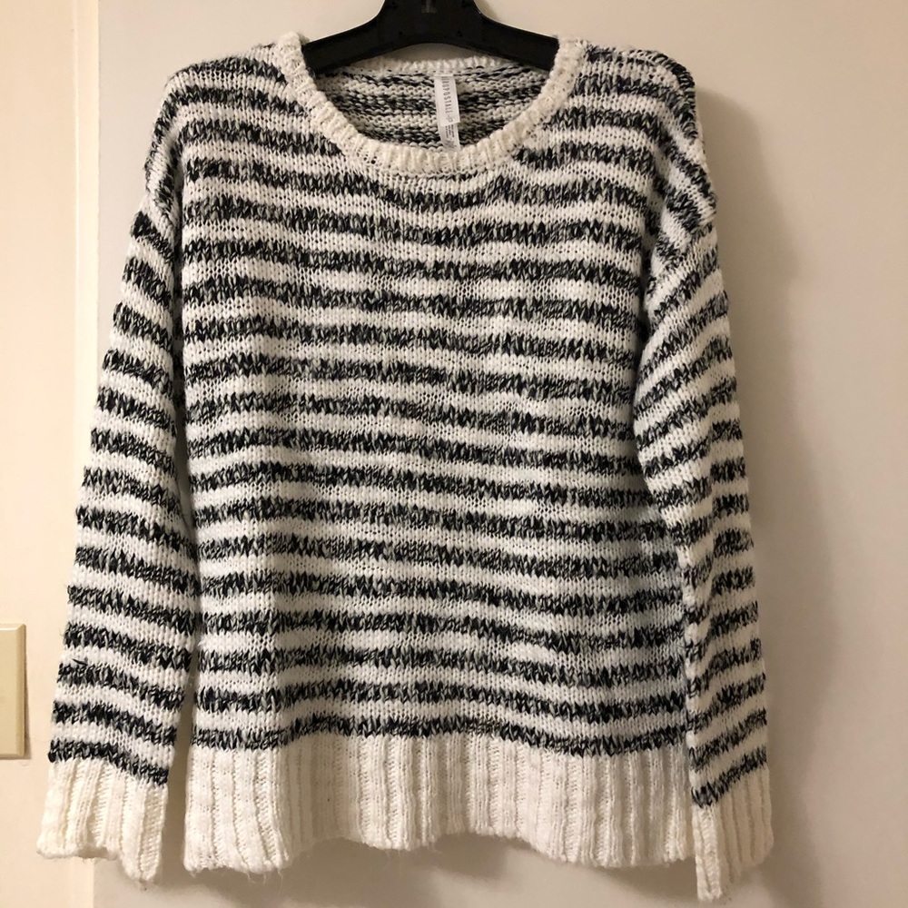 🖤🤍 AEROPOSTALE Crew - Neck Sweater